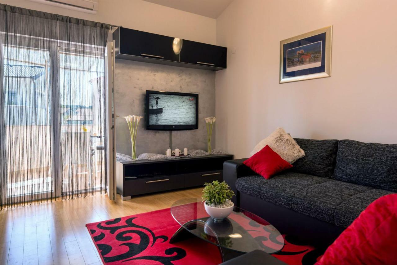 Apartment Ina Pola Esterno foto