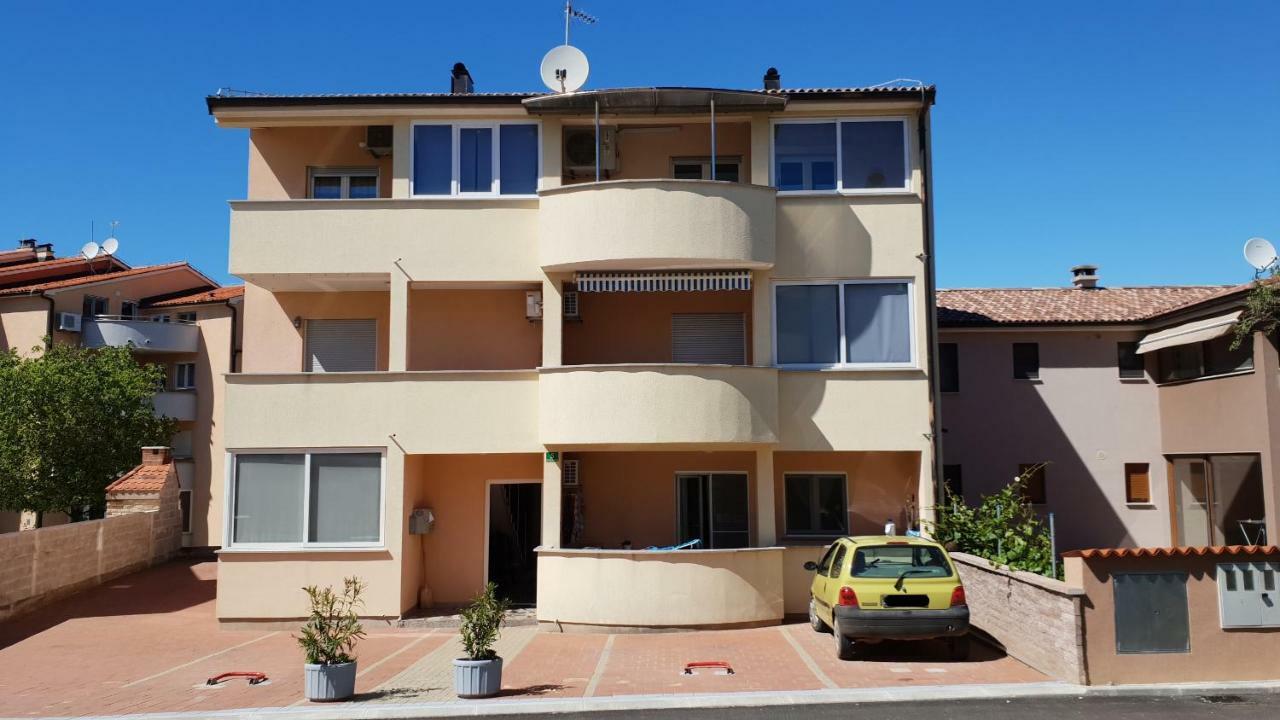 Apartment Ina Pola Esterno foto